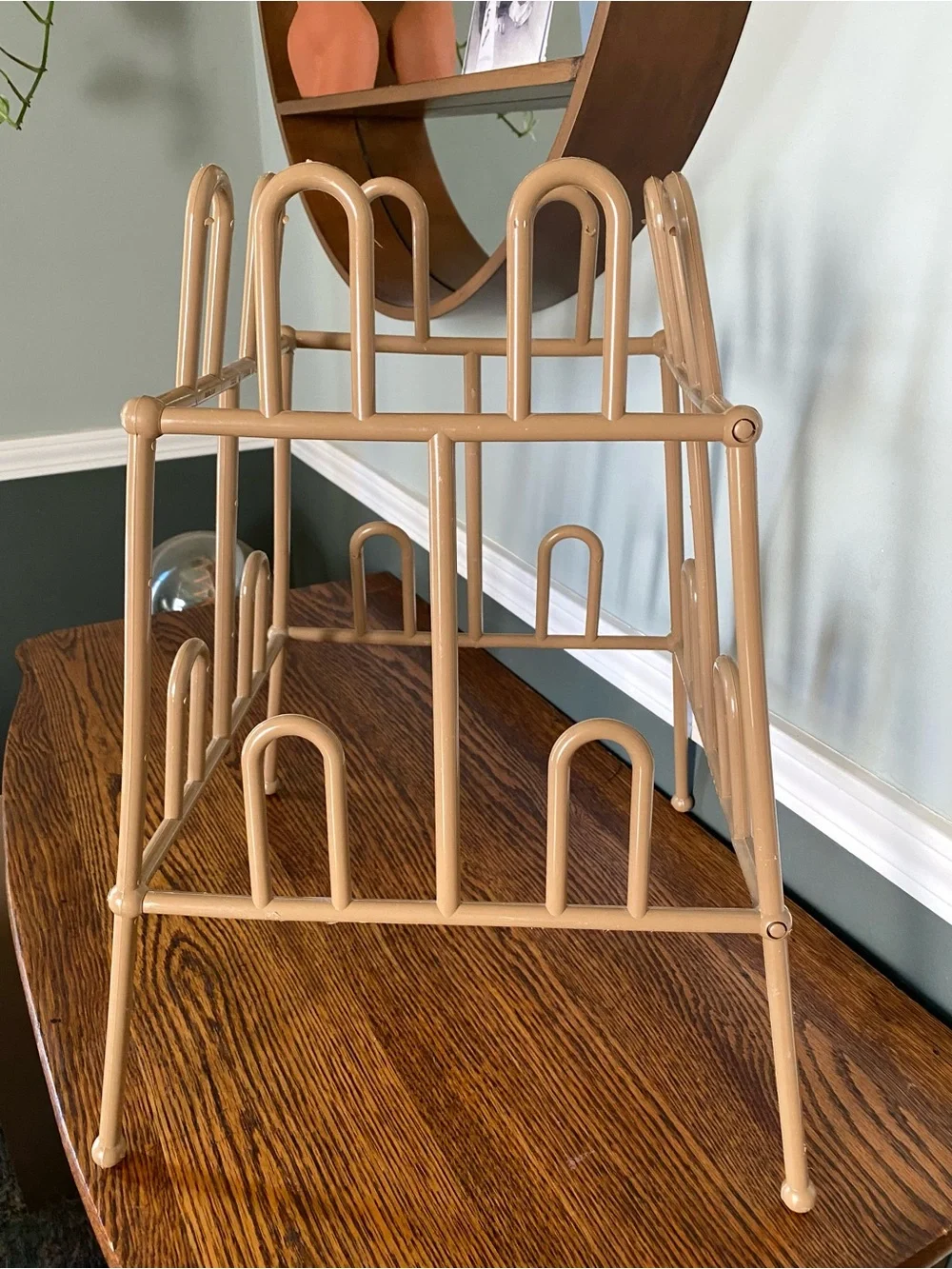 Vintage YAFFA Style Shoe Rack 1980s Beige Plastic Holds 8 Pairs 1981 Shoe Stack
